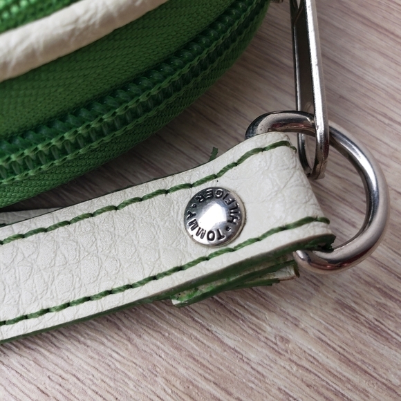 Tommy Hilfiger Round Flower Wristlet Mini Coin Purse - Picture 5 of 8